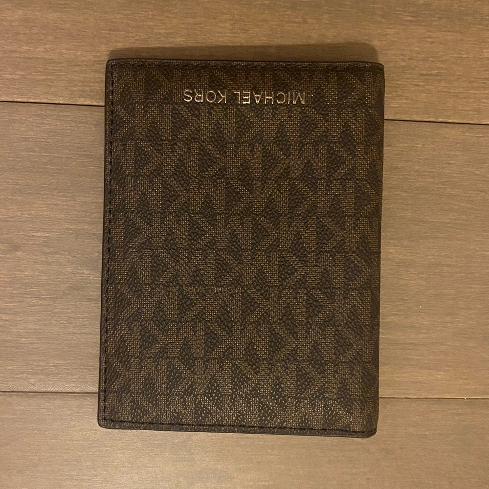 Michael Kors Bi-Fold Wallet - NEVER USED